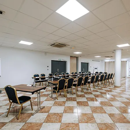 Aeroport - Parc Expo Hotel 3*